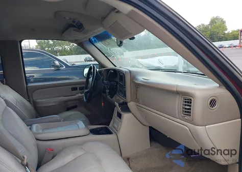 2002 Chevrolet Suburban Lt z USA, uszkodzony, nr VIN 1GNEC16Z72J243544